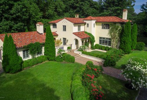 33 Broad Rd, Greenwich, CT 06830-7003