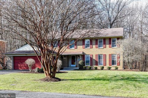 916 Ridge Dr, Mc Lean, VA 22101-1632