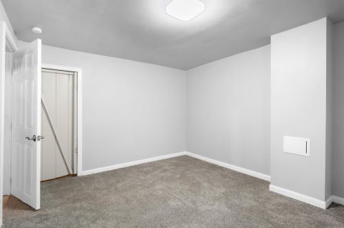 1044 Renshaw Dr, Saint Louis MO 63135-2833 exterior