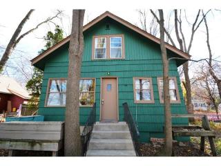 90 Lakeview Ave, Orono, MN 55331-9540