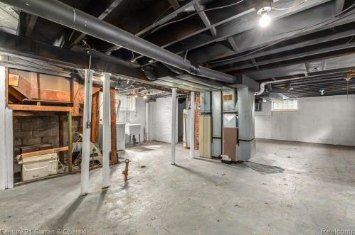 17213 Wood St, Melvindale MI 48122-2200 exterior