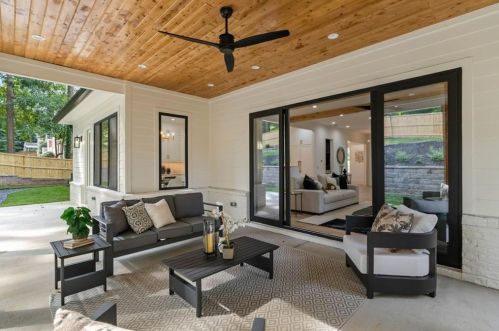 3918 Flowerland Dr, Atlanta GA  30319-1806 exterior