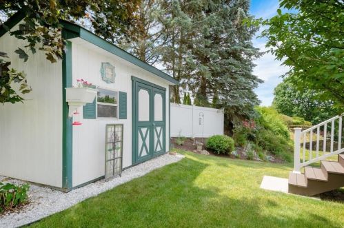 526 Leland Dr, Pittsburgh PA 15236-2758 exterior