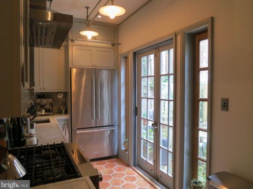 324 Camac St, Philadelphia PA 19140-4214 exterior