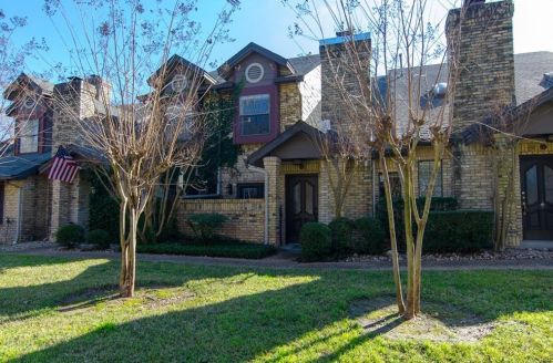 10819 Crown Colony Dr, Austin TX  78747-1614 exterior