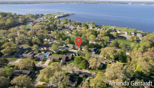 215 Mcconnell Ave, Meskegon MI 49445-2762 exterior