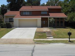 601 Rochelle Blvd, Irving, TX 75062-4665