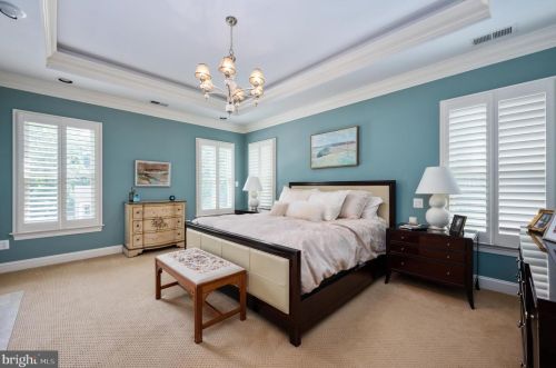 6421 Divine St, Mc Lean VA 22101-4702 exterior