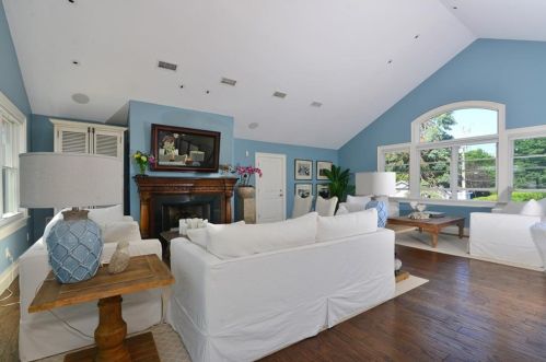 151 Allston Ave, Middletown RI 02842-5803 exterior