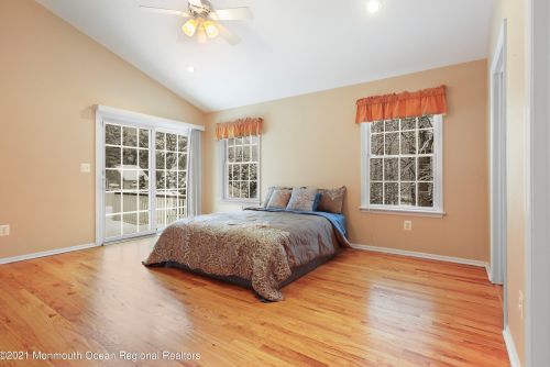 14 Burdge Dr, Middletown NJ 07748-1860 exterior