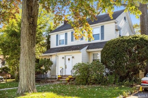 302 Englewood Ave, Teaneck NJ 07666-6039 exterior