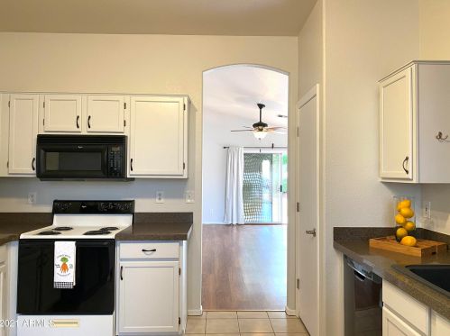 17420 2nd Ave, Phoenix AZ  85023-6573 exterior