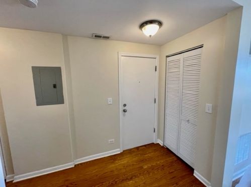 6305 Claremont Ave, Chicago IL 60659-2032 exterior