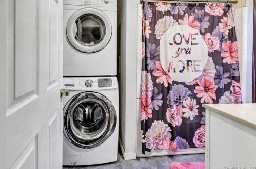 195 Elizabeth St, Derby CT 06418-1814 exterior