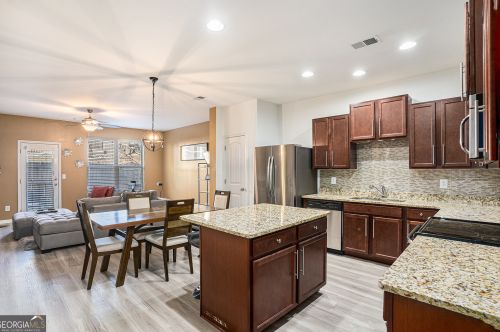 2286 Capella Cir, Atlanta GA  30331-3869 exterior