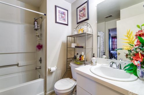 721 Edpas Rd, New Brunswick NJ 08901-3813 exterior