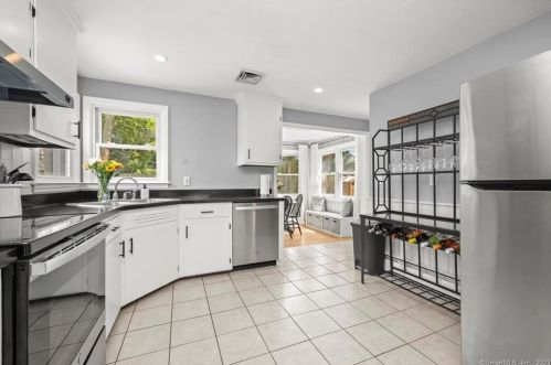 15 Morrell Ave, Milford CT 06461-2313 exterior