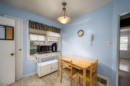 425 Fremont Pl, Milwaukee WI 53219-3066 exterior