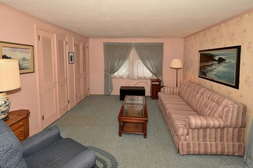 1052 Plymouth St, Windsor CT 06095-3653 exterior