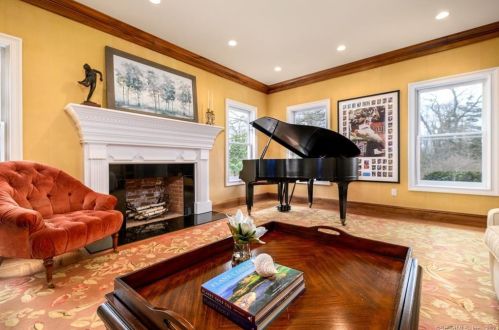 10 Woodway Ln, Wilton CT 06897-4730 exterior