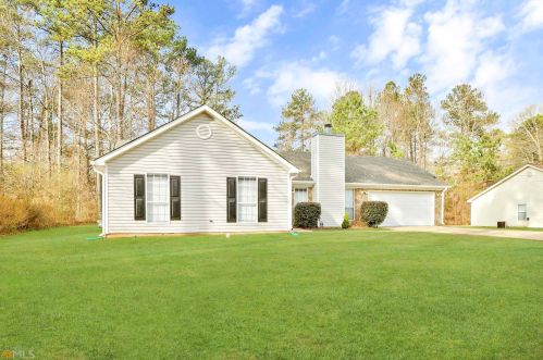 4785 Janice Dr, Atlanta GA  30337-5311 exterior