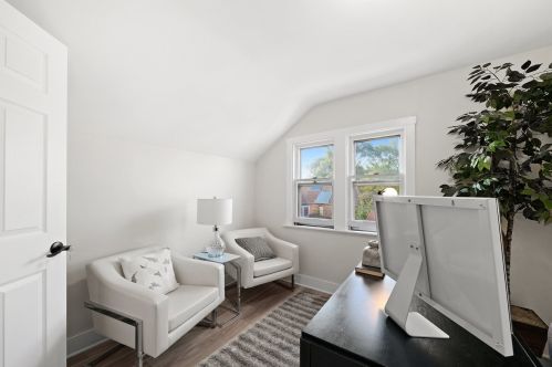 8642 Kingston Ave, Chicago IL  60617-2439 exterior