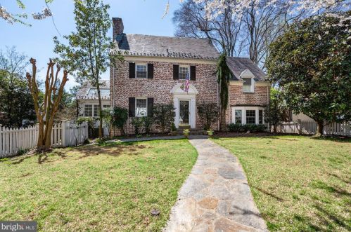 5236 Duvall Dr, Bethesda, MD 20816-1876