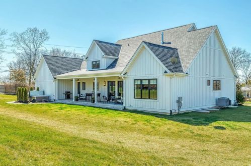 100 Ladue Meadows Ln, Saint Louis MO 63141-7503 exterior