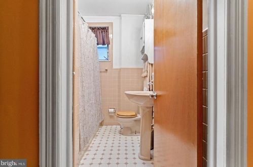 2015 17 St, Philadelphia PA 19121-2341 exterior