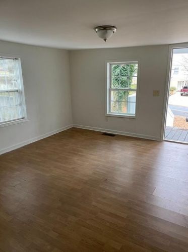 2127 Cambridge Ave, Atlanta GA  30337-1715 exterior