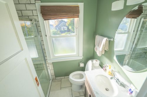 3495 Frederick Ave, Milwaukee WI 53211-2902 exterior