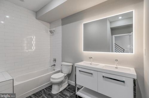 2147 Federal St, Philadelphia PA 19146-3828 exterior