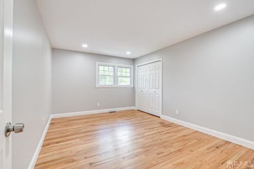 53 Fairmount Ave, Edison NJ  08820-2032 exterior