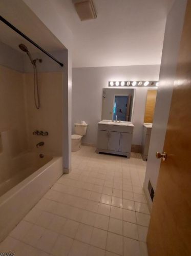 18 Malanga Ct, Scotch Plains NJ  07076-1642 exterior