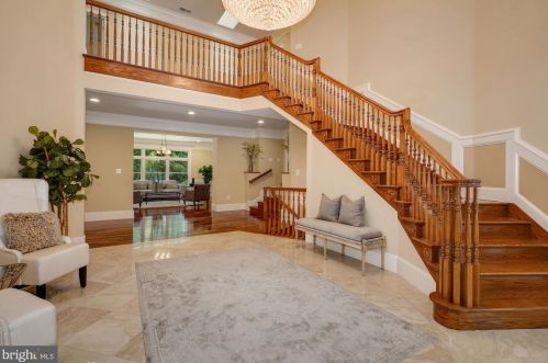 8505 Carlynn Dr, Bethesda MD 20817-4310 exterior