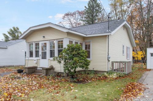 2256 Blodgett St, Meskegon MI  49441-1516 exterior