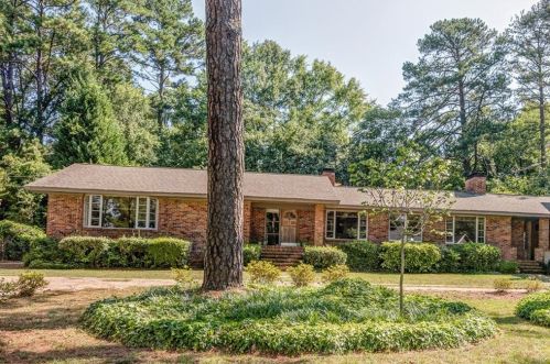 4596 Club Dr, Atlanta GA  30319-1124 exterior