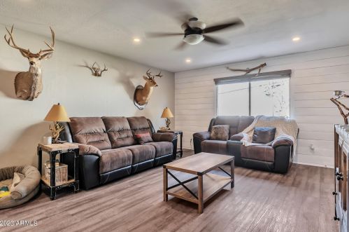 3418 Country Gables Dr, Phoenix AZ  85053-4732 exterior