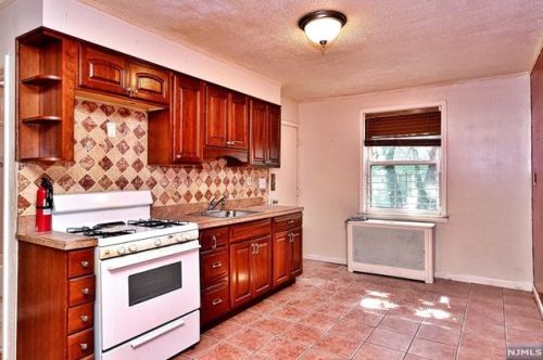 206 Brookside Ave, Irvington NJ 07111-3302 exterior