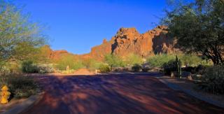 5750 Echo Canyon Cir, Phoenix AZ  85018-1243 exterior