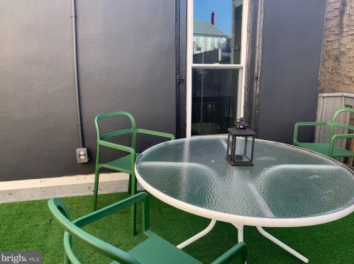 405 Fairmount Ave, Philadelphia PA 19123-2809 exterior