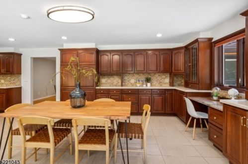 53 Highlander Dr, Scotch Plains NJ 07076-2419 exterior