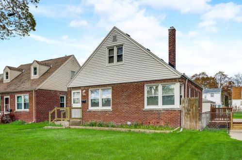 4451 53rd St, Milwaukee, WI 53218-5711