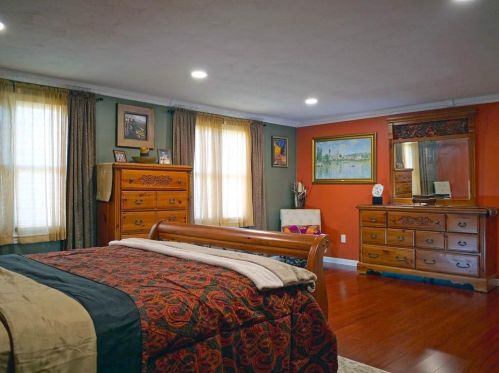 902 Brookhaven Ln, Woonsocket RI 02895-2771 exterior