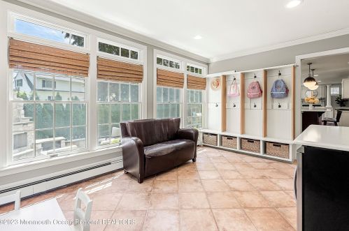 25 Crst Dr, Little Silver NJ 07739-1318 exterior