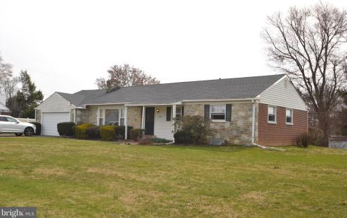 2097 Clinton Rd, Huntingdon Valley, PA 19006-6701