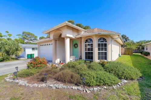 732 92 Ave, Naples FL 34108-2433 exterior