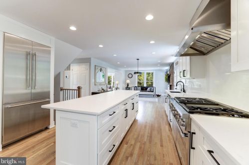 1326 Kirby Rd, Mc Lean VA  22101-2409 exterior