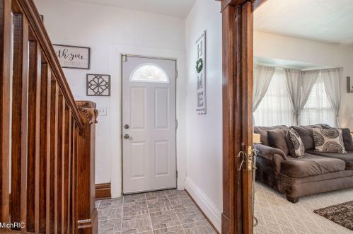 1325 Jackson St, Kalamazoo, MI 49001-3109