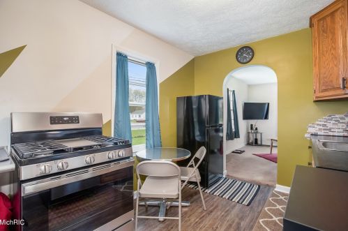 726 Edison St, Kalamazoo MI  49004-3414 exterior